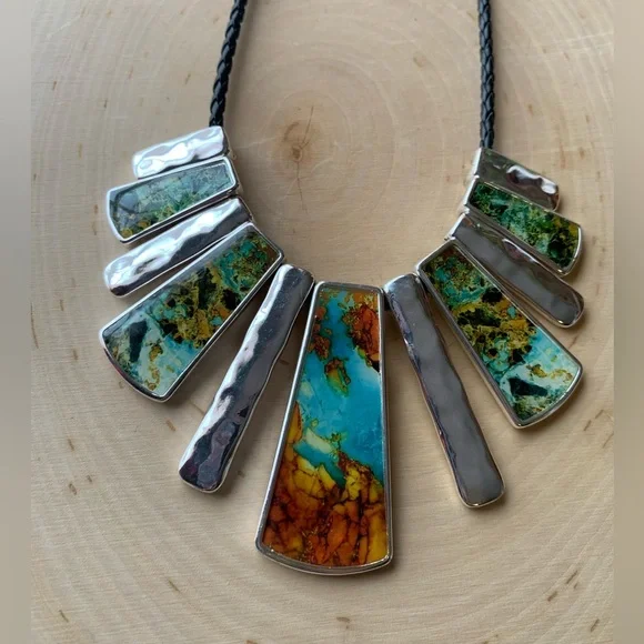 Resin Turquoise look necklace - Picture 3 of 4